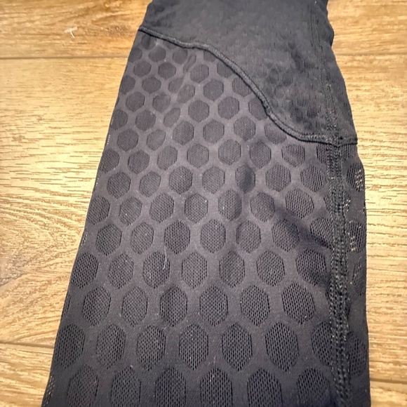 Lululemon Geo Tight 28" Black Lululemon Lab Mesh Hi-Rise, Textured Athletic Sz 6 - Picture 4 of 11